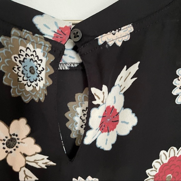 Loft floral top Size L - Picture 7 of 7